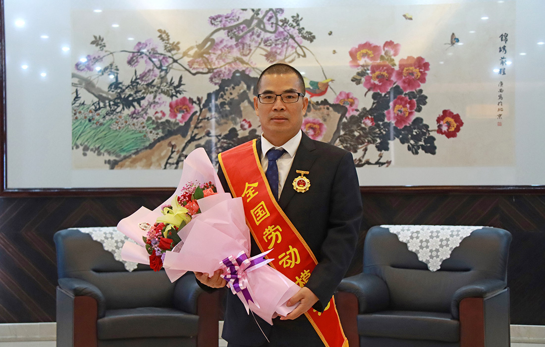 88858cc永利股份董事长温志芬荣获“天下劳动模范”称呼